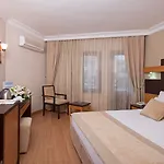 Kandelor Otel