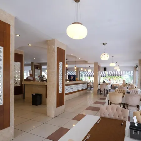 坎德洛尔酒店 酒店